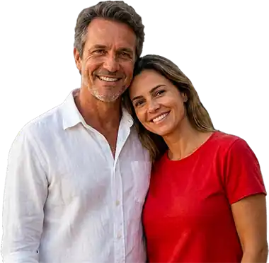 Casal reunido e sorrindo após o trabalho espiritual da Magia Suprema